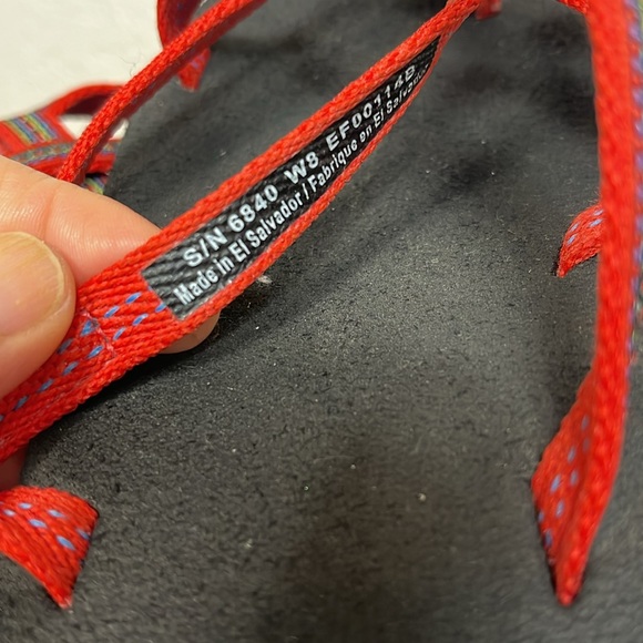 Teva Olowahu Flip Flop Foam Mush Sandals Size 8 Red Black - Picture 6 of 7